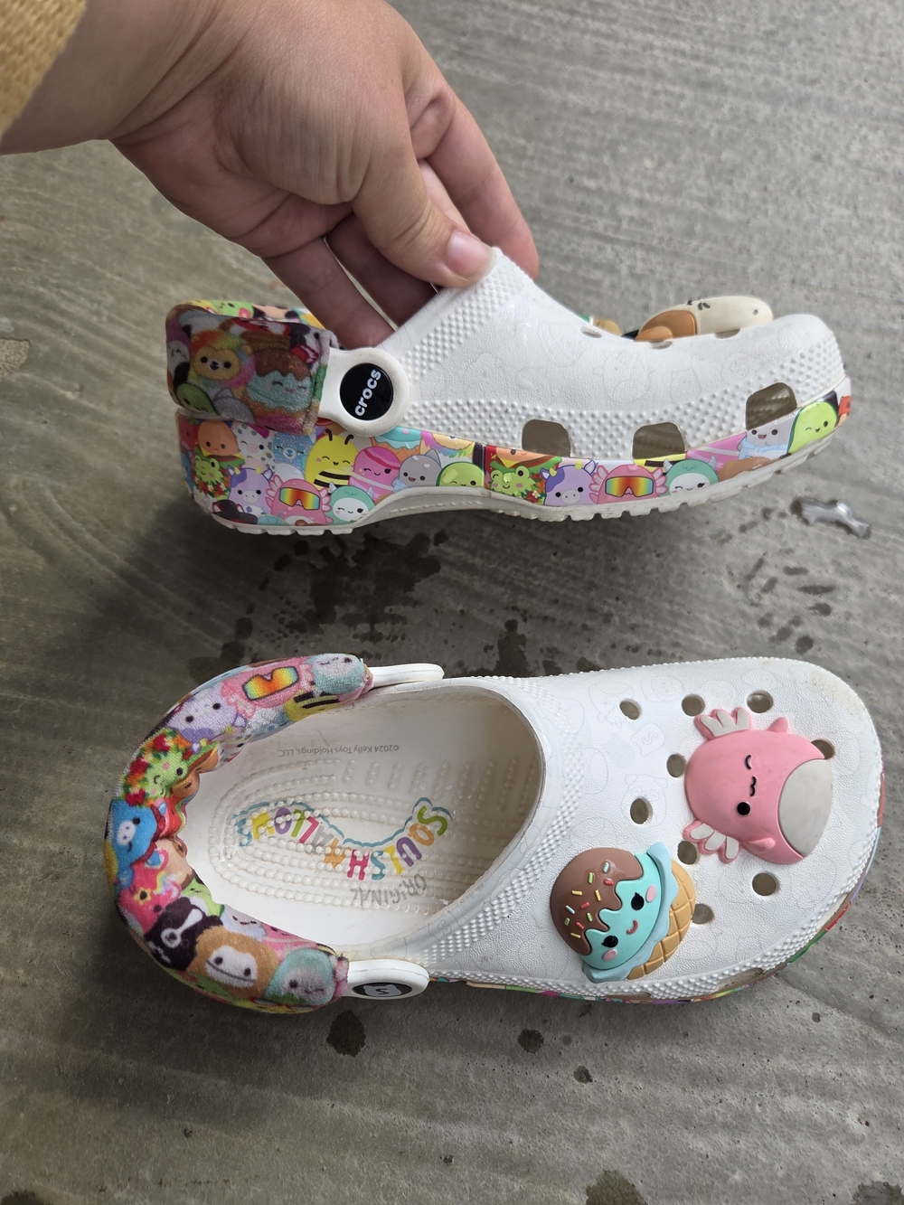 CROCS White Kids Clog Sandals with Colorful Character Charms - Picture 5 of 7